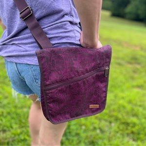 💜🖤 Eddie Bauer Crossbody bag